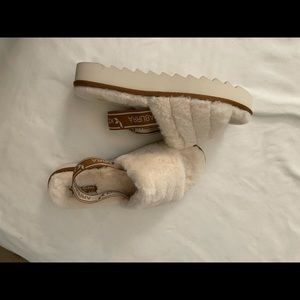 Kookaburra slippers. Like new. Never worn.